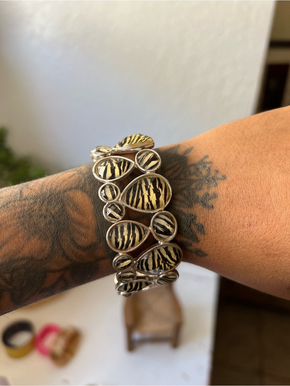 Y2K Silver-Tone Zebra Print Stretch Bracelet - Black & Gold